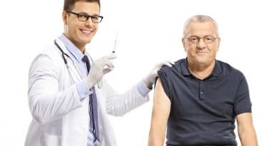 vacunarse, la mejor estrategia para prevenir contagio en los adultos mayores