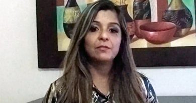 Foto de la licenciada Claudia Sandoval, directora de la Fundación Un Hogar Para el Abuelo